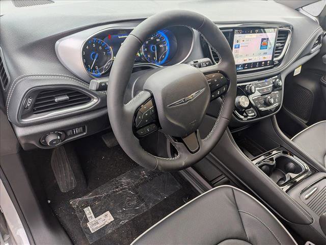 New 2026 Chrysler Pacifica Limited image 3
