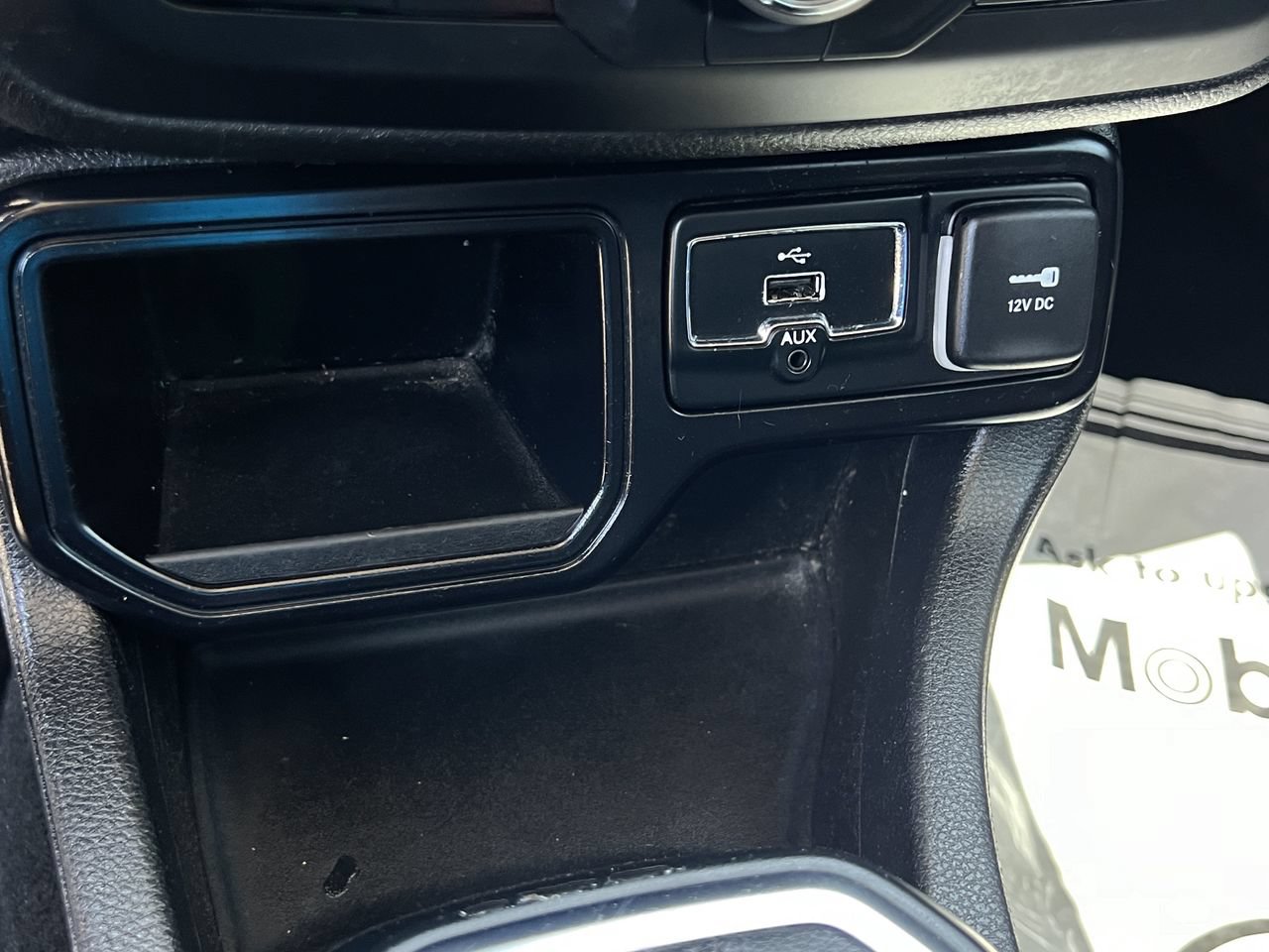 Used 2018 Jeep Renegade Latitude FWD image 18