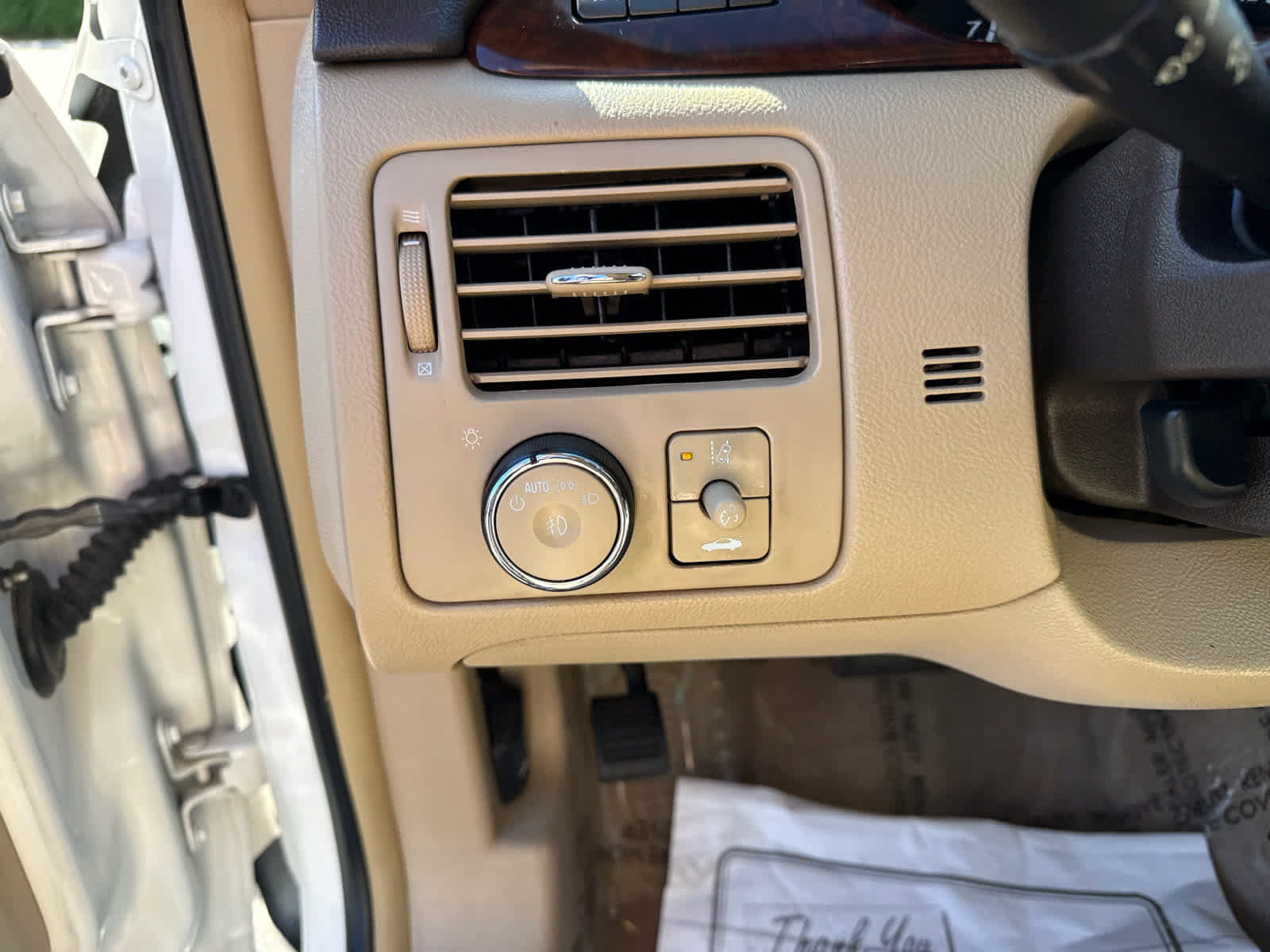 Used 2011 Buick Lucerne CXL FWD image 17