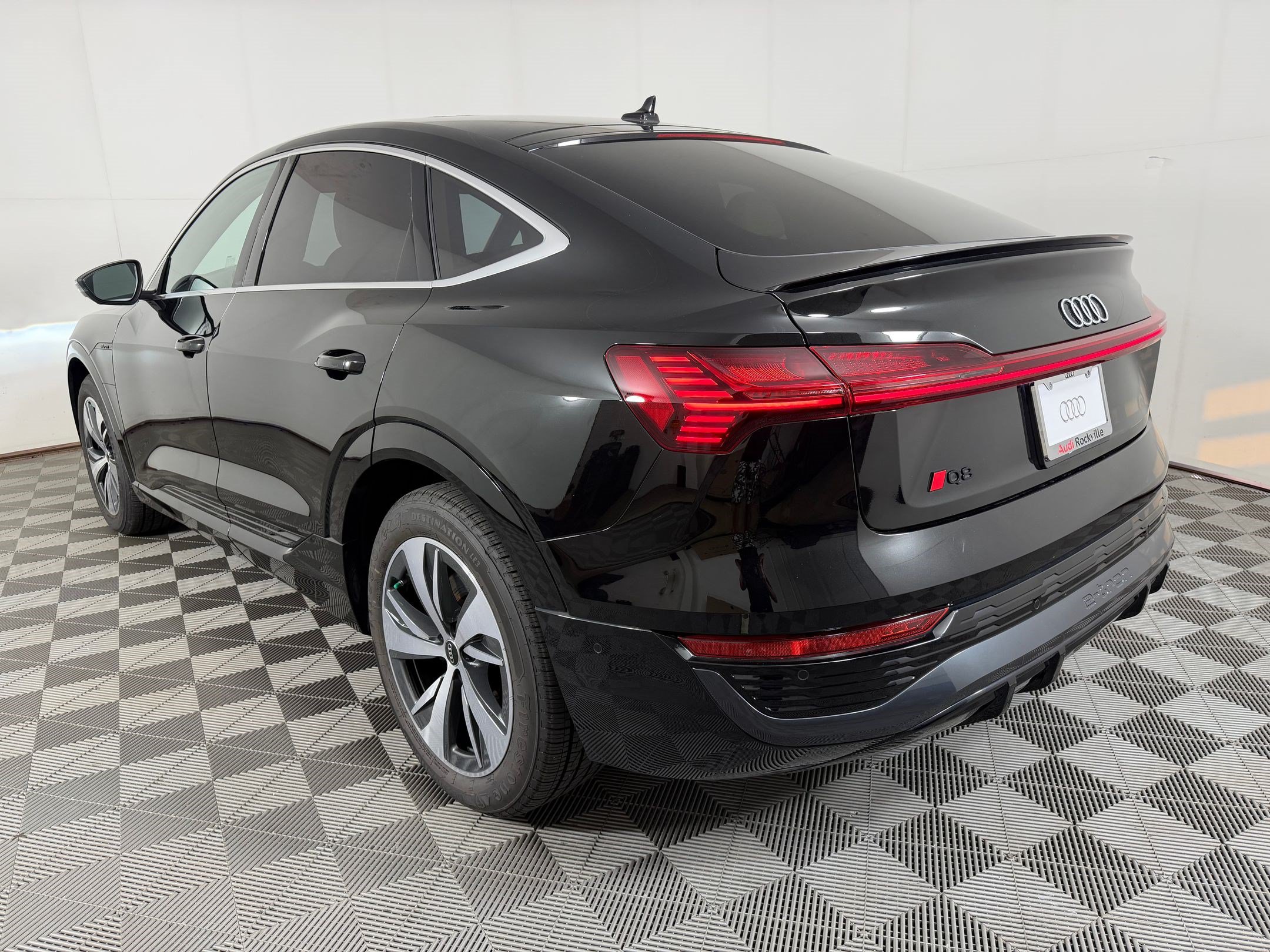 Certified 2024 Audi Q8 e-tron Premium Plus AWD/4WD image 3