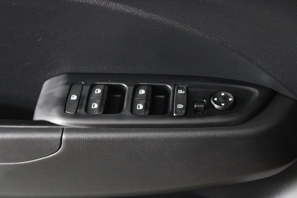 Certified 2025 Hyundai Venue SE FWD image 23