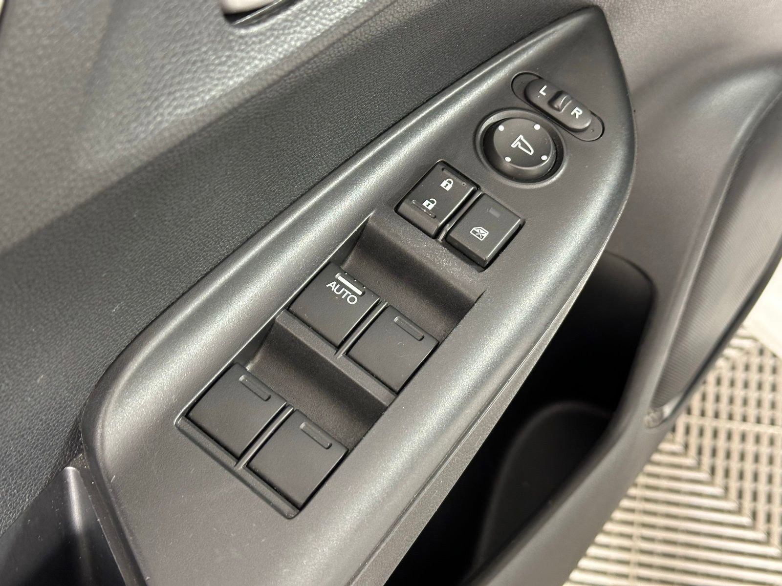 Used 2015 Honda Fit EX-L image 29