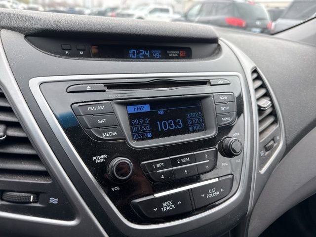 Used 2015 Hyundai Elantra SE image 19