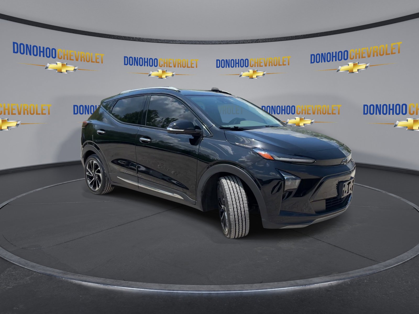 Used 2022 Chevrolet Bolt EUV Premier w/ Sun & Sound Package FWD image 5
