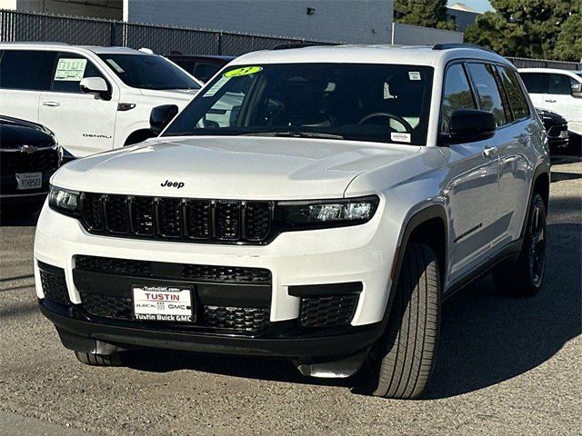Used 2023 Jeep Grand Cherokee L Laredo image 8