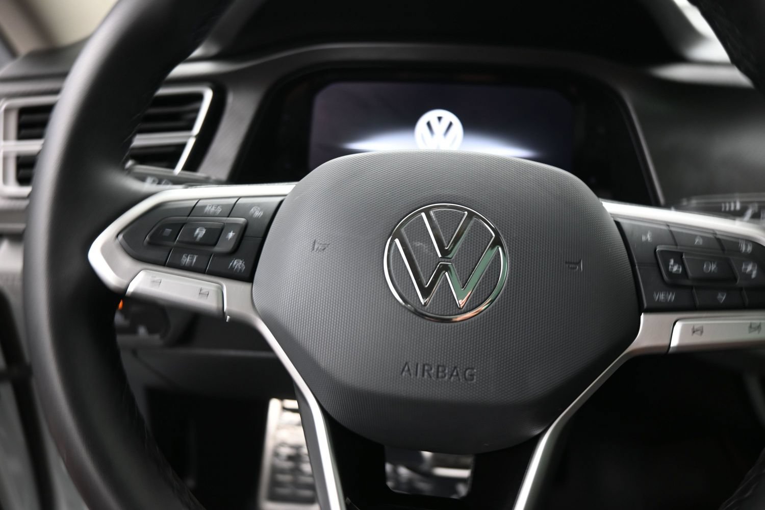 Used 2024 Volkswagen Atlas Peak Edition SEL AWD/4WD image 16