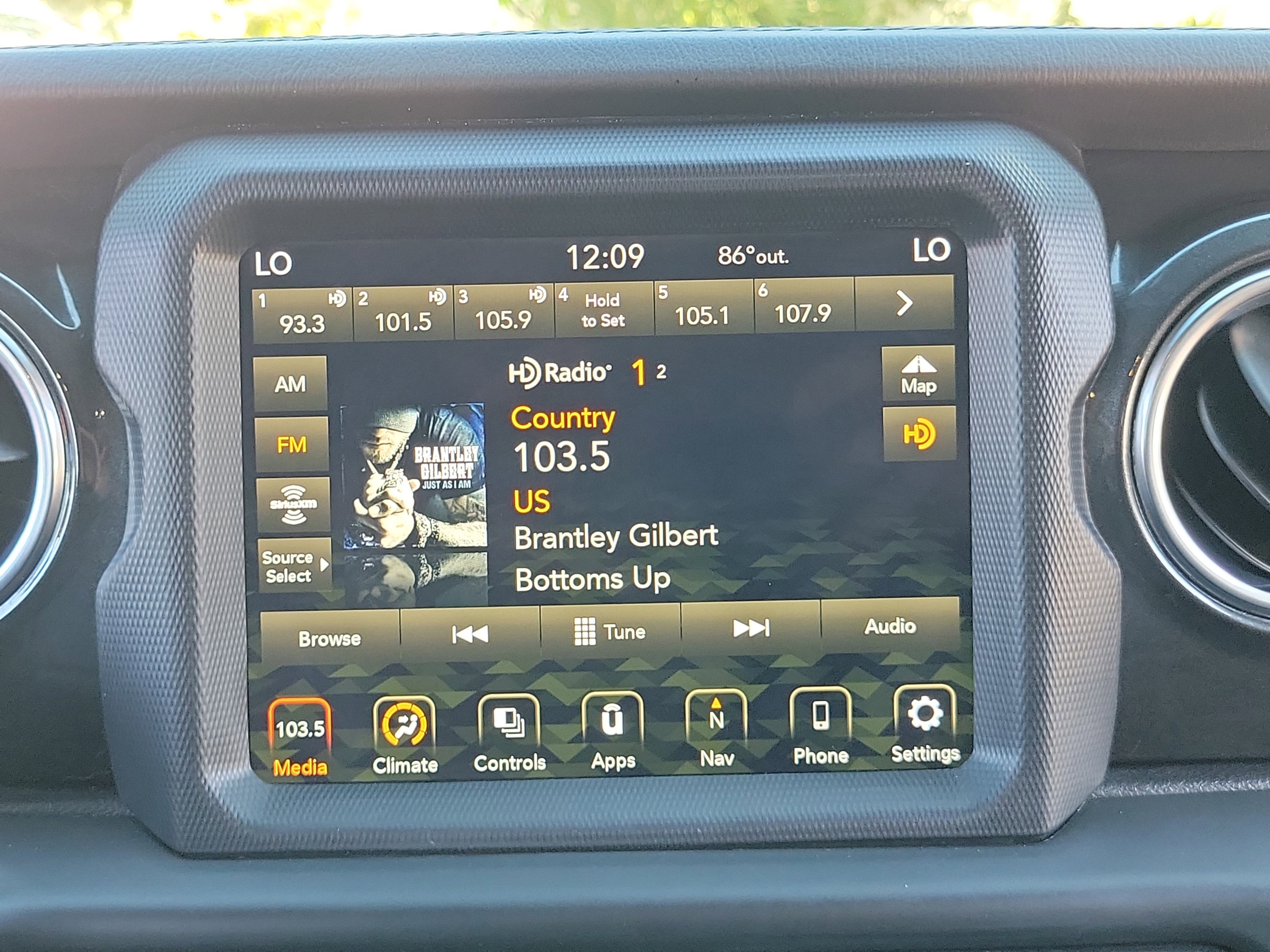 Used 2020 Jeep Wrangler Unlimited Sahara image 17