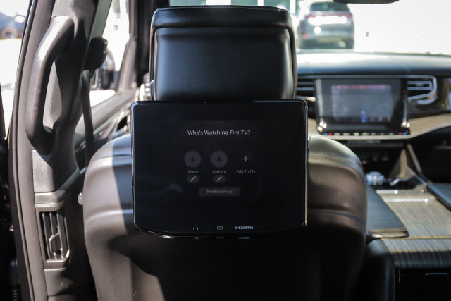 Used 2022 Jeep Wagoneer Series III w/ Premium Group I AWD/4WD image 59