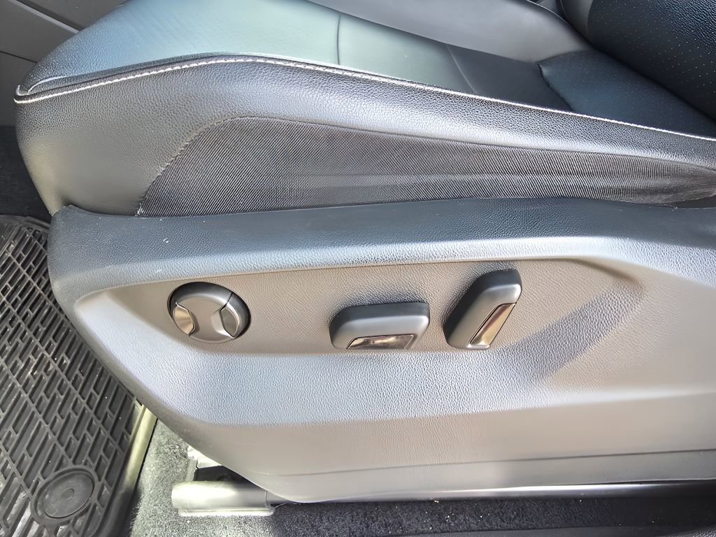 Used 2021 Volkswagen Tiguan SE R-Line image 16