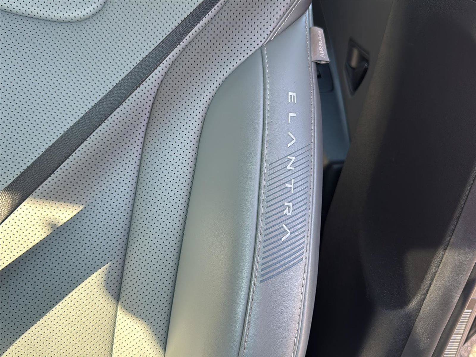Used 2024 Hyundai Elantra Limited FWD image 23