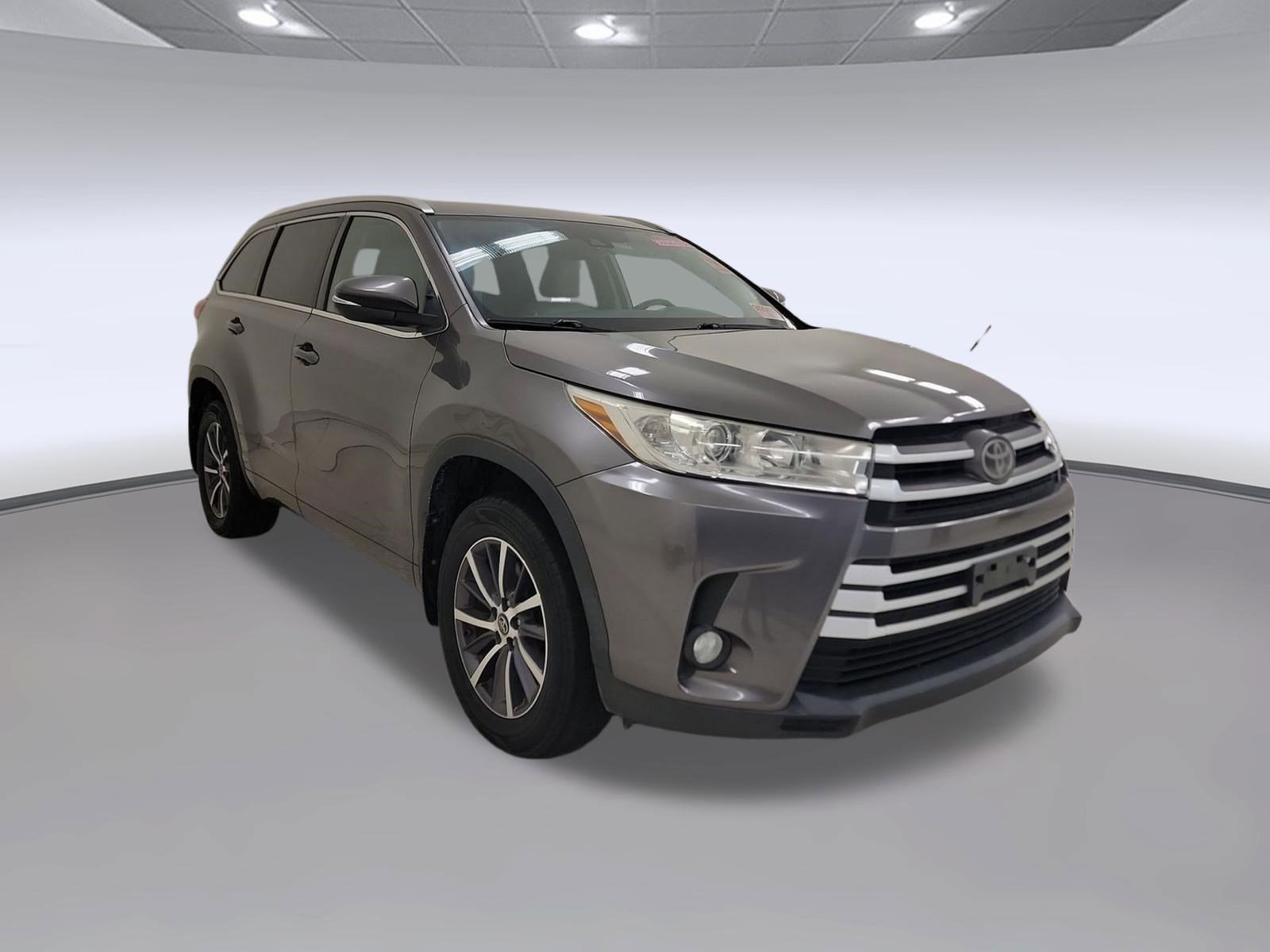 Used 2018 Toyota Highlander XLE FWD image 5