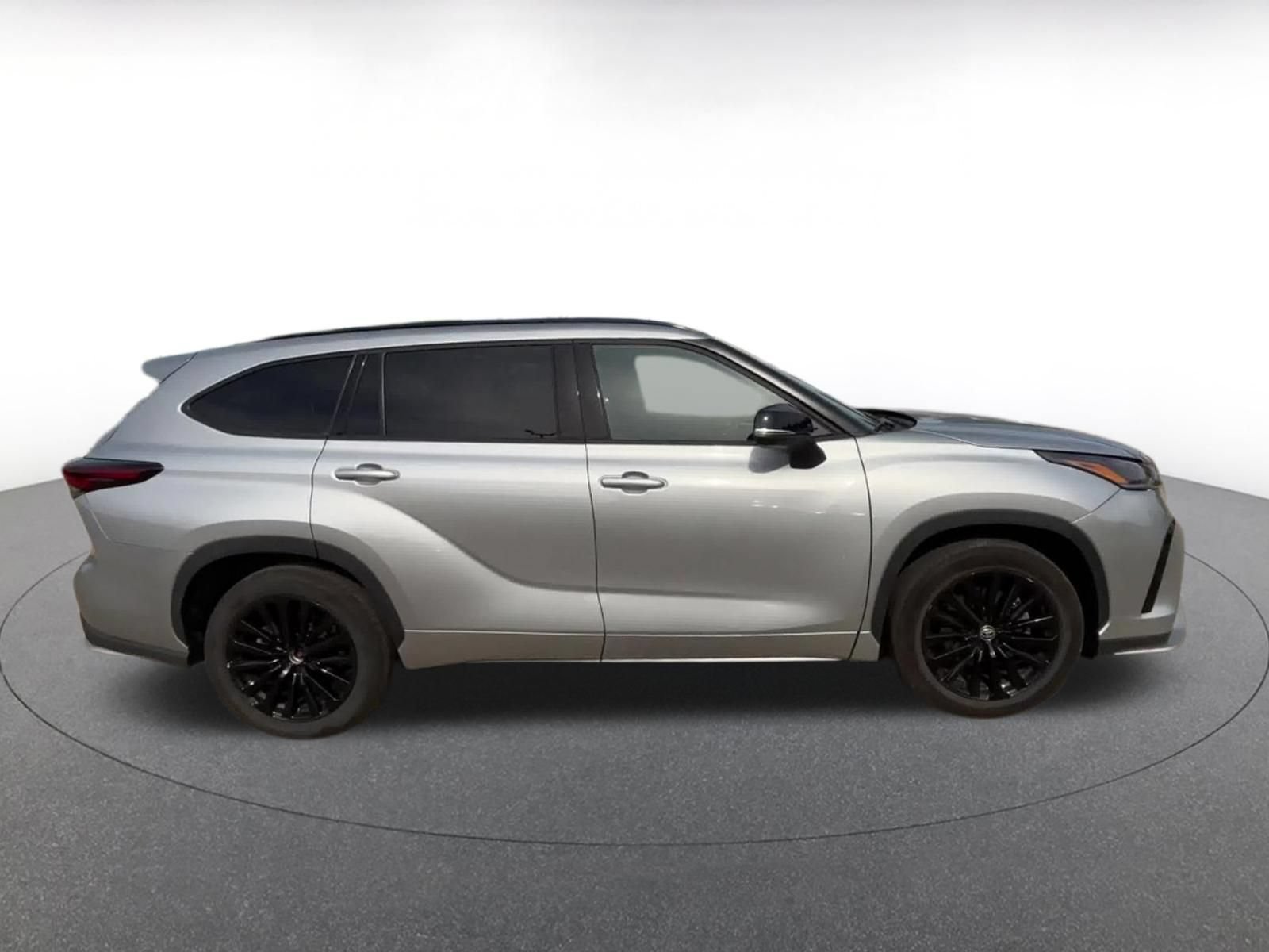 Used 2025 Toyota Highlander XSE AWD/4WD image 13