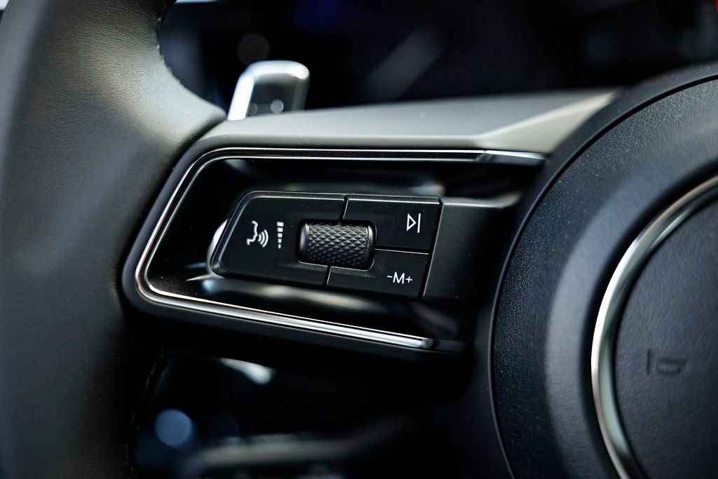 Certified 2026 Porsche Macan image 31