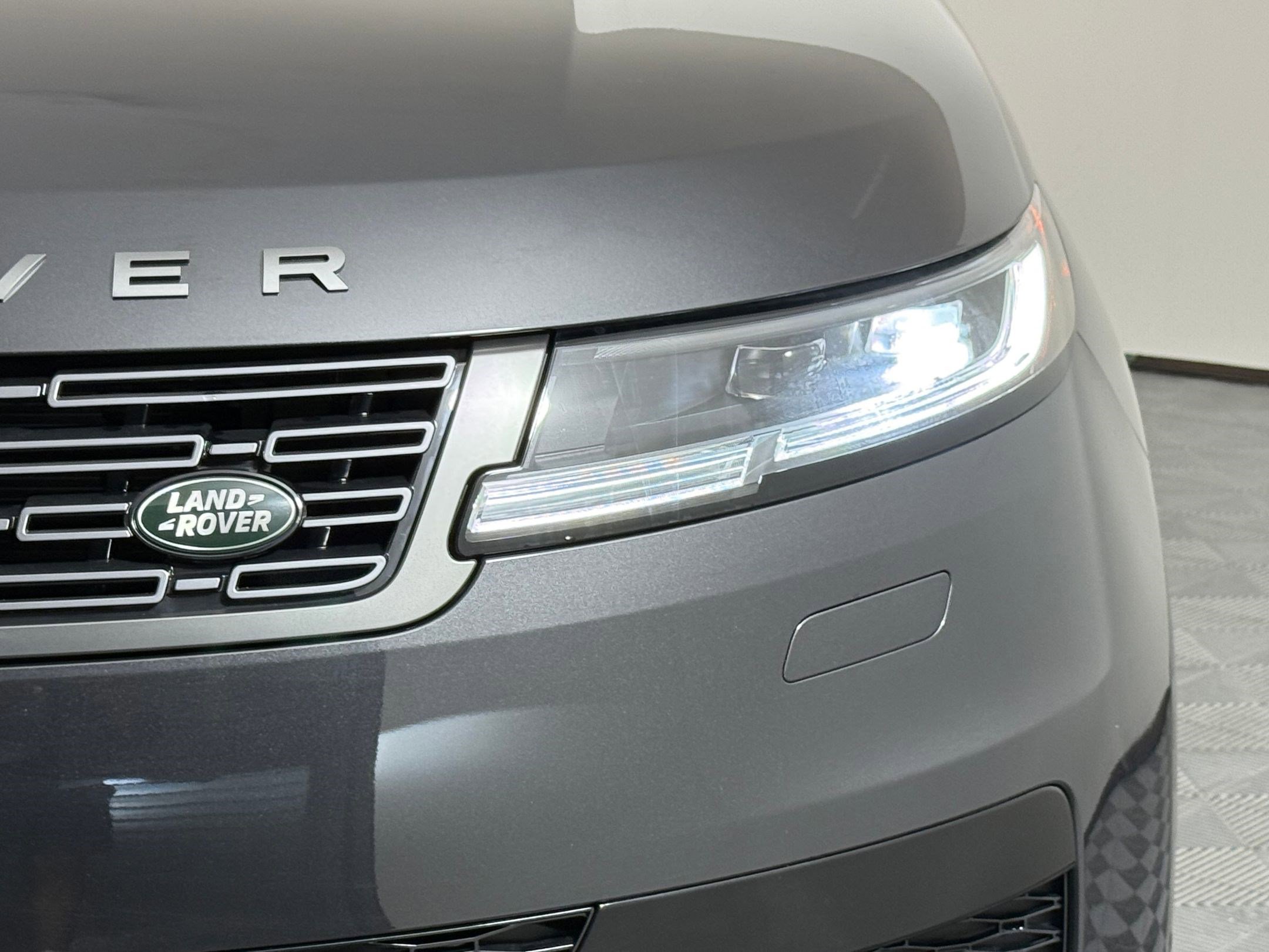 New 2026 Land Rover Range Rover Sport SE AWD/4WD image 11