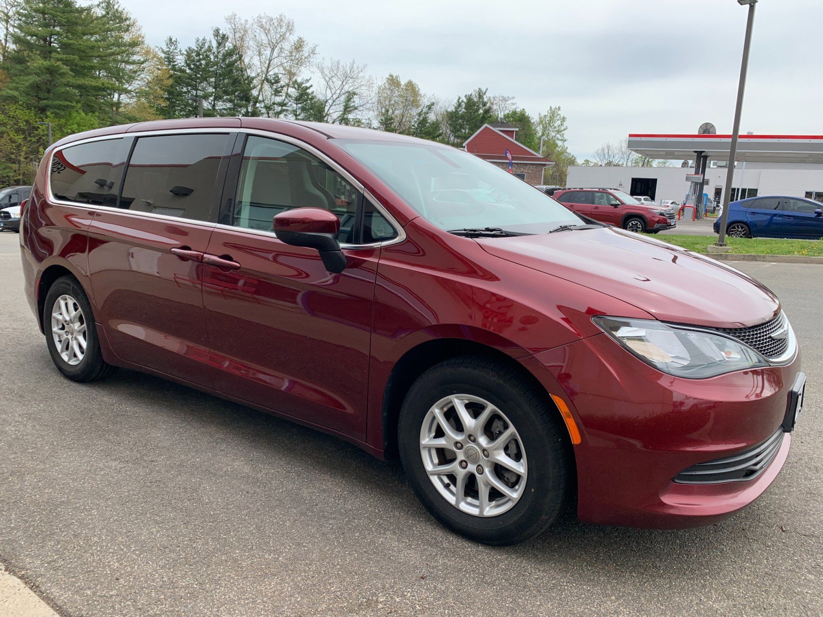Used 2017 Chrysler Pacifica Touring FWD image 3