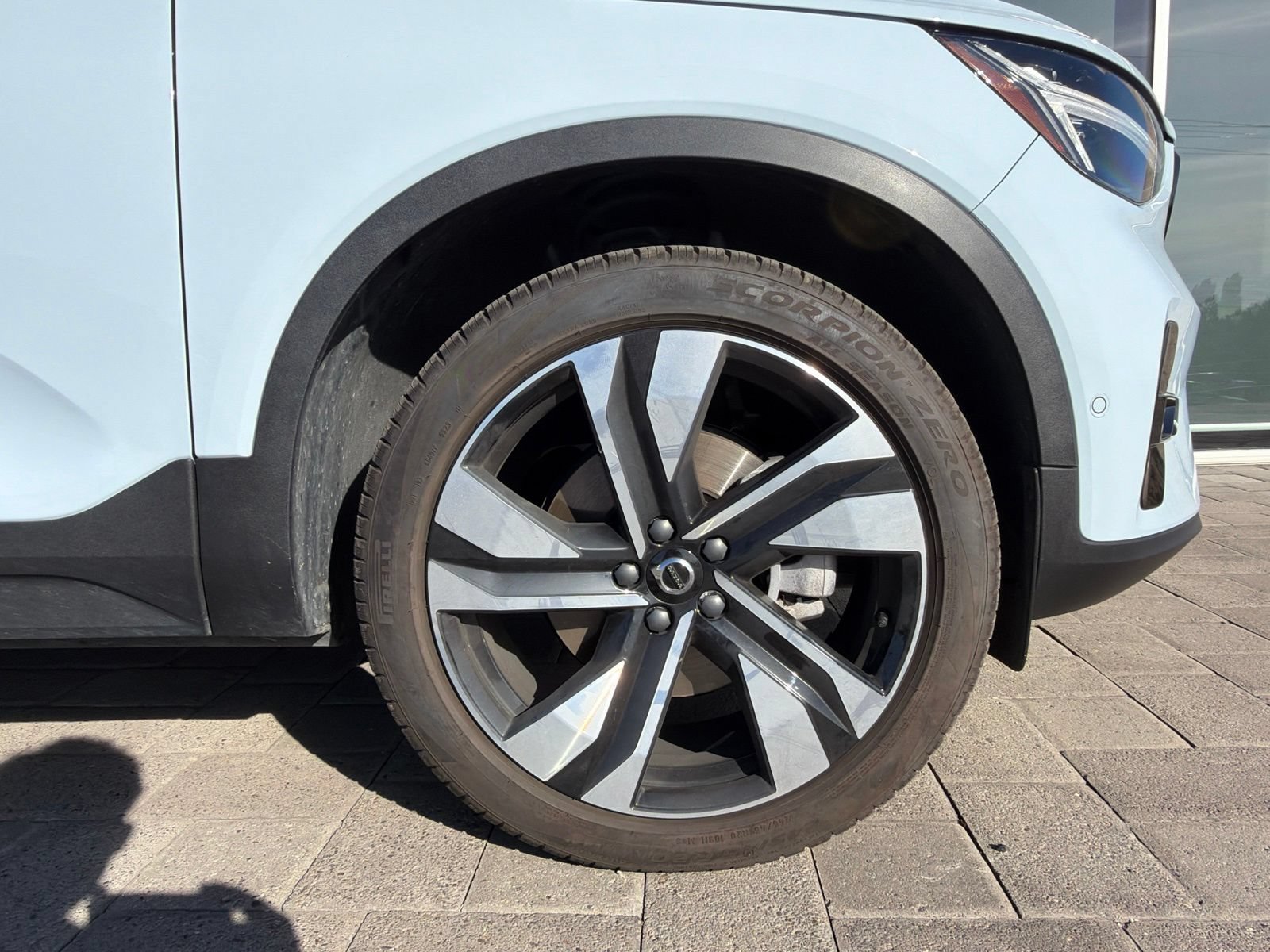 Certified 2024 Volvo XC40 B5 Plus w/ Protection Package Premier AWD/4WD image 8