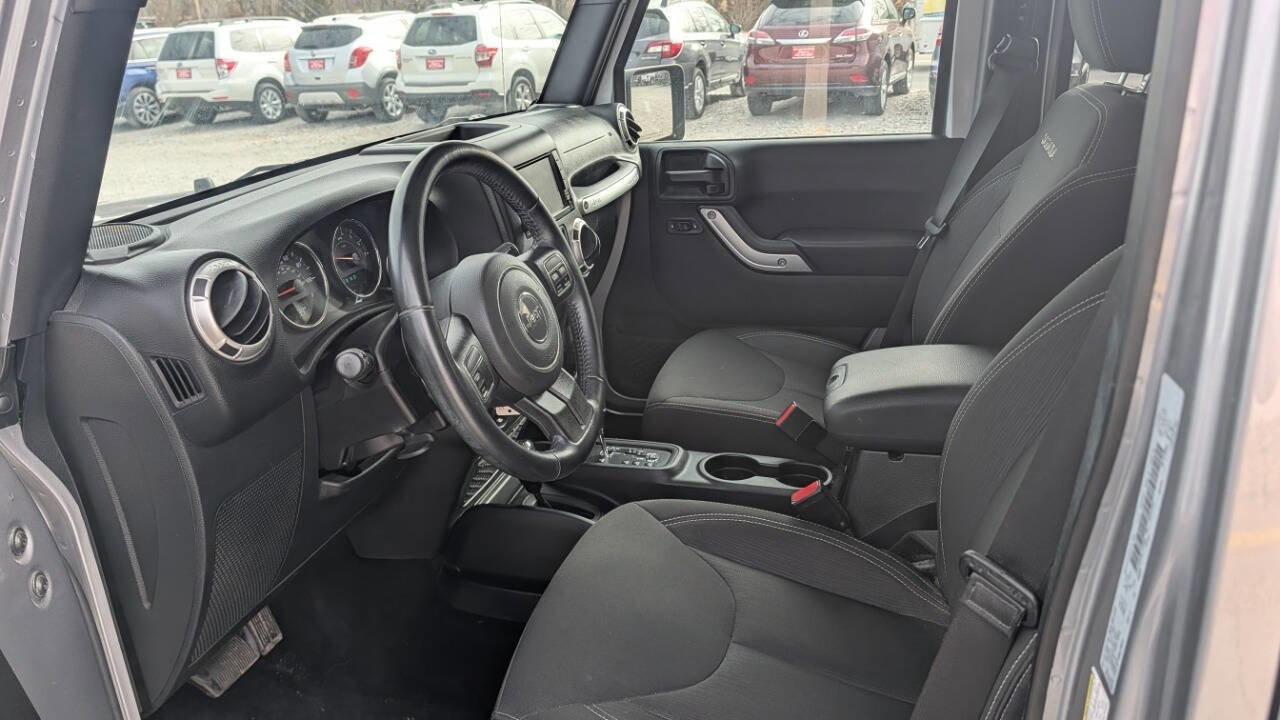 Used 2017 Jeep Wrangler Unlimited Sahara image 9