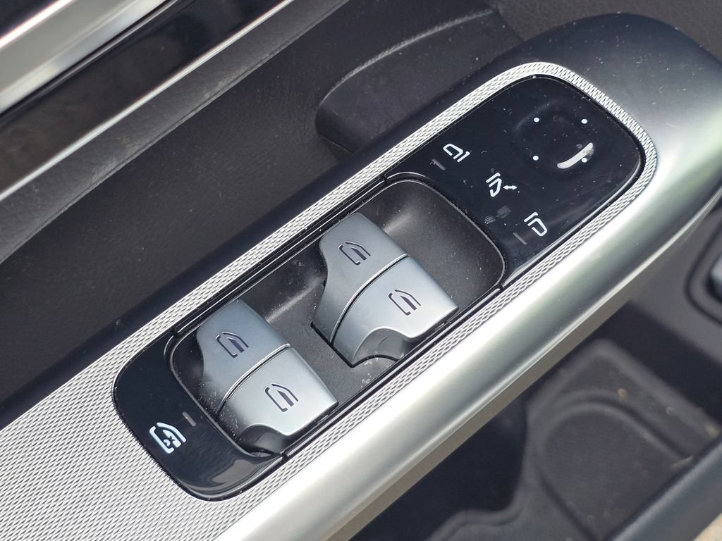 Used 2026 Mercedes-Benz GLC 300 4MATIC image 28