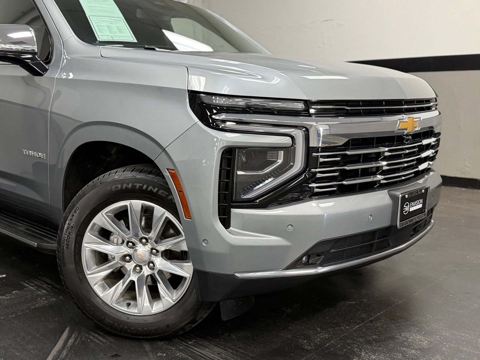 Used 2025 Chevrolet Tahoe Premier AWD/4WD image 3