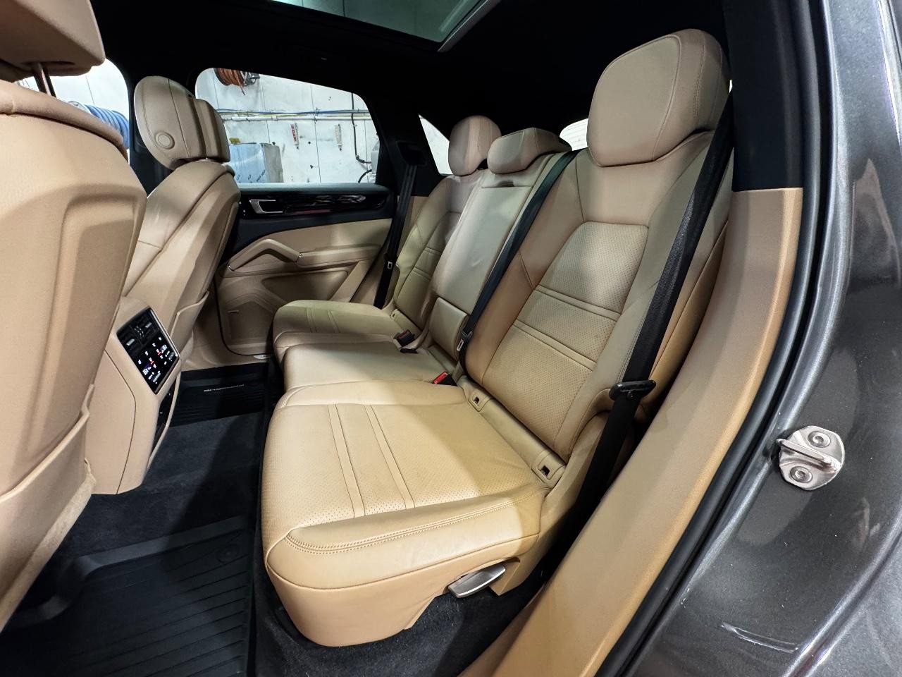 Used 2019 Porsche Cayenne S image 12