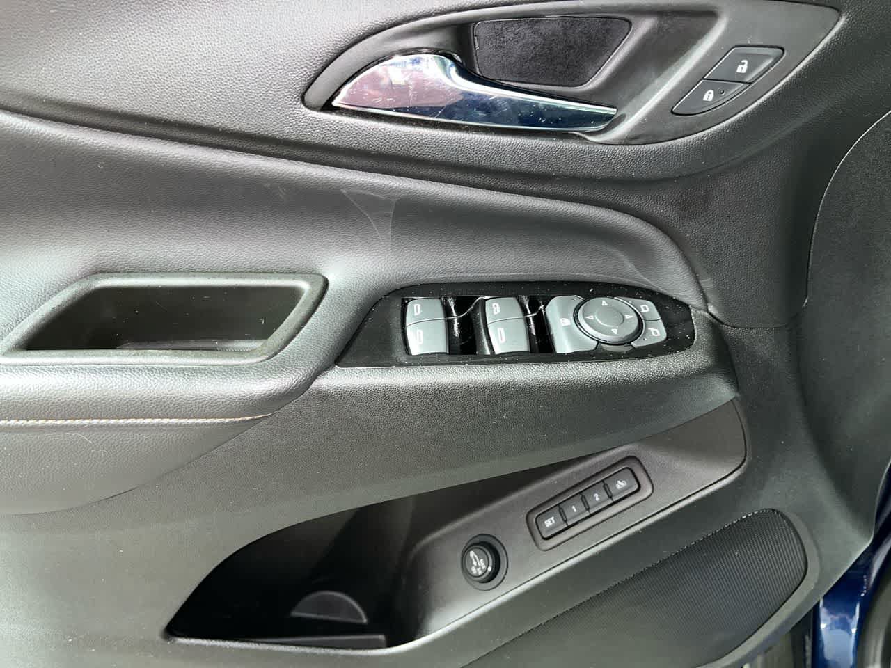Used 2022 Chevrolet Equinox Premier AWD/4WD image 13