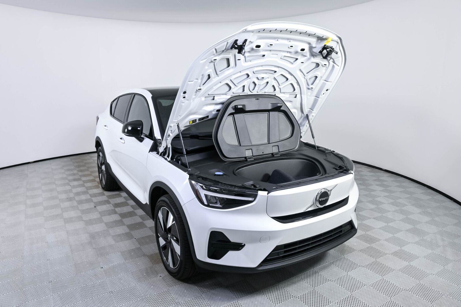 Certified 2024 Volvo C40 Recharge Core w/ Climate Package AWD/4WD image 32