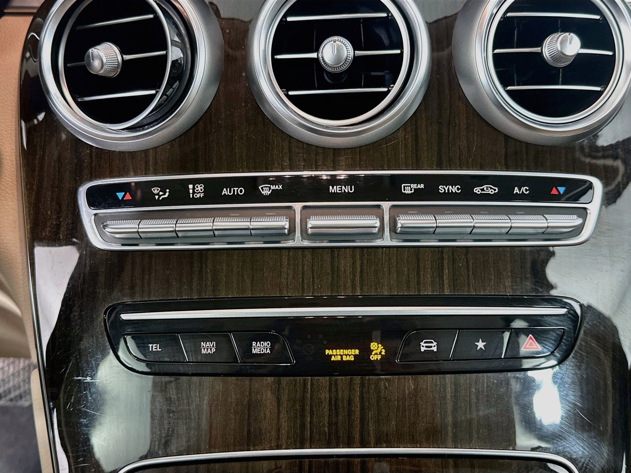 Used 2021 Mercedes-Benz GLC 300 4MATIC w/ Premium Package image 23