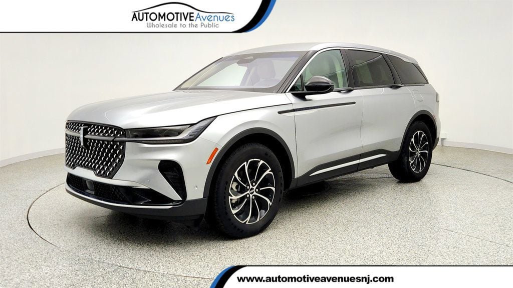 Used 2024 Lincoln Nautilus Premier AWD/4WD image 1