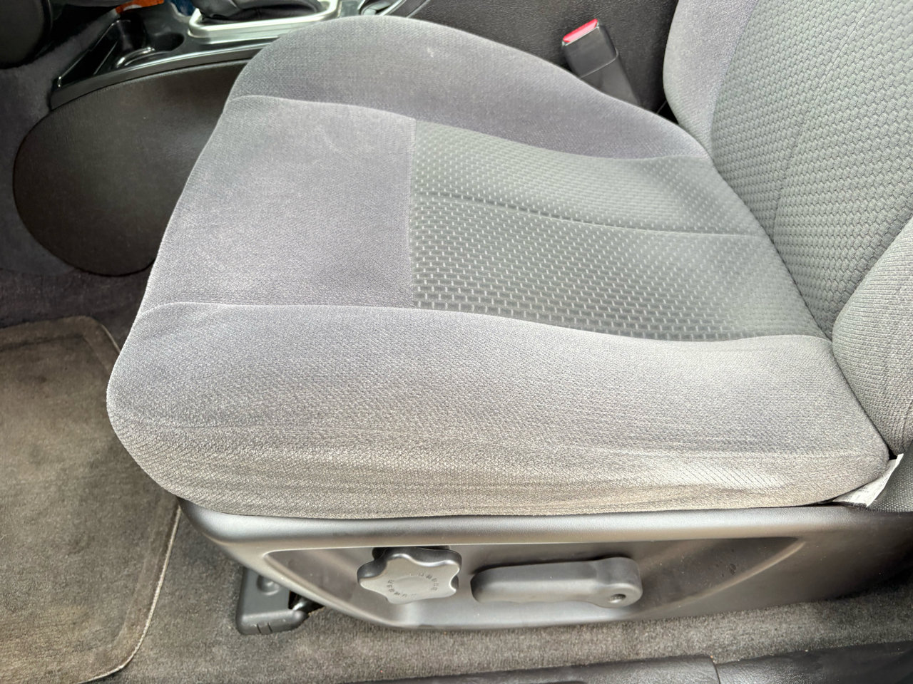 Used 2007 GMC Envoy SLE image 28