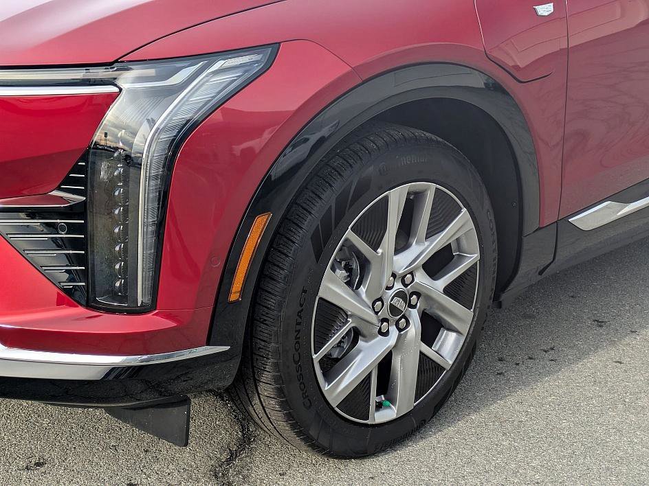 New 2025 Cadillac Optiq Luxury 2 AWD/4WD image 9