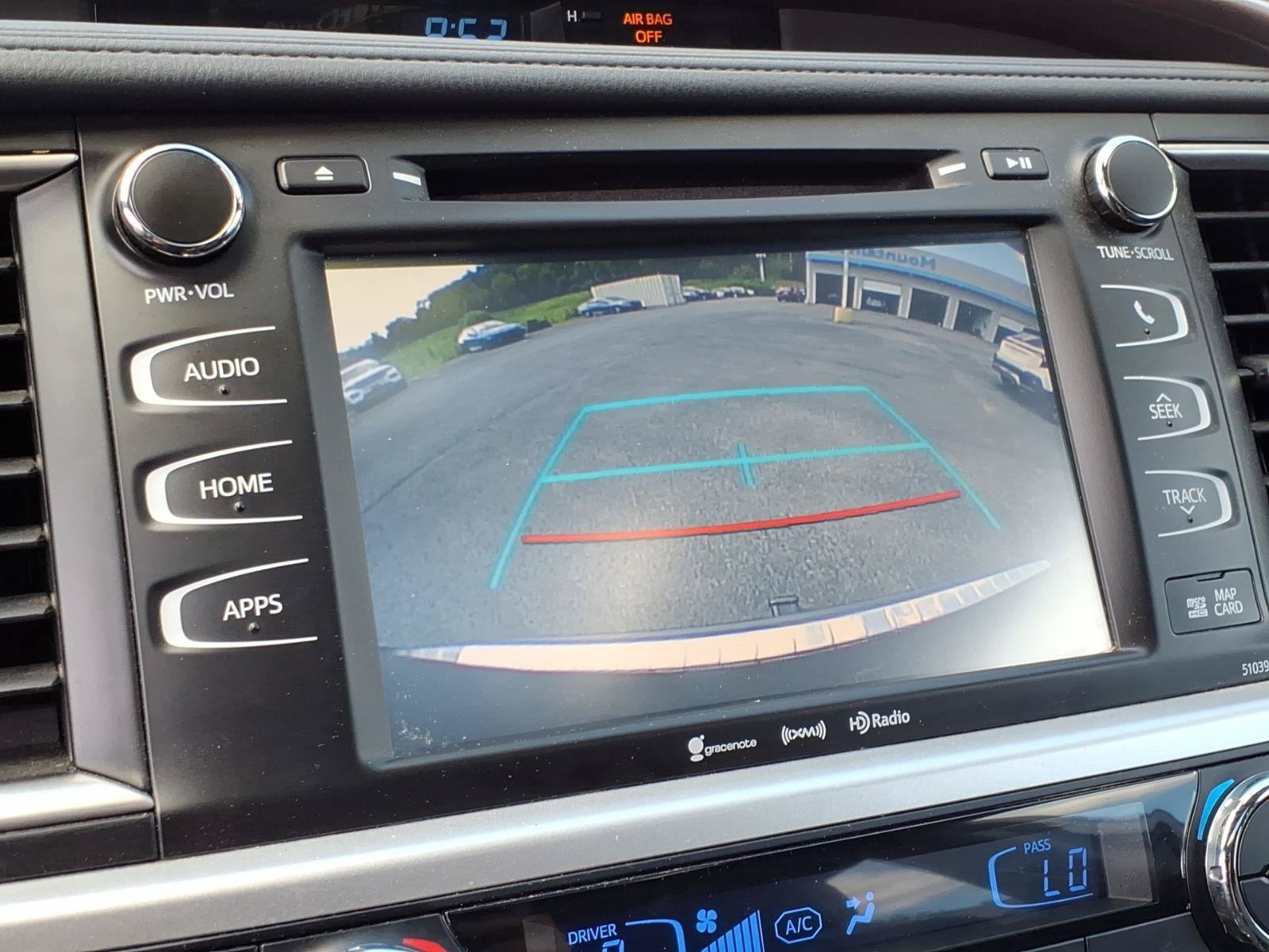 Used 2019 Toyota Highlander XLE AWD/4WD image 29