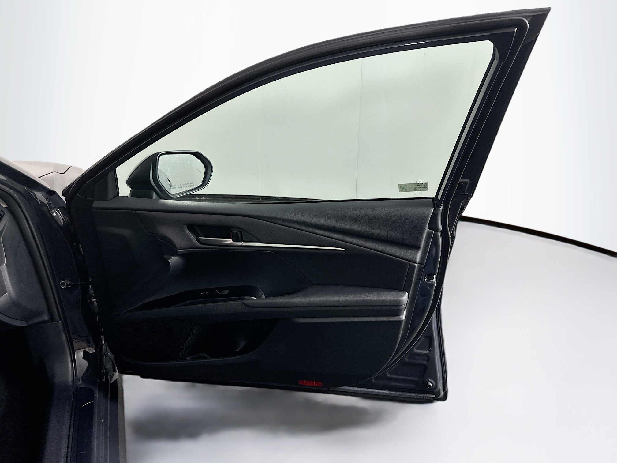 Used 2025 Toyota Camry LE image 32