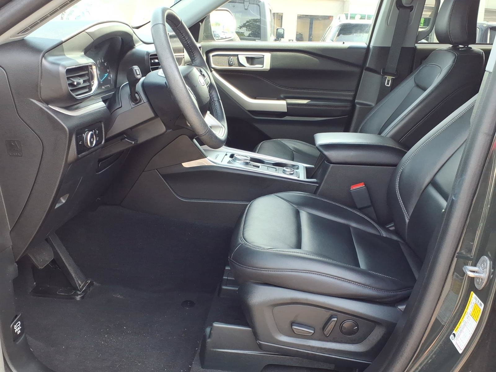 Certified 2023 Ford Explorer XLT w/ Equipment Group 202A AWD/4WD image 8