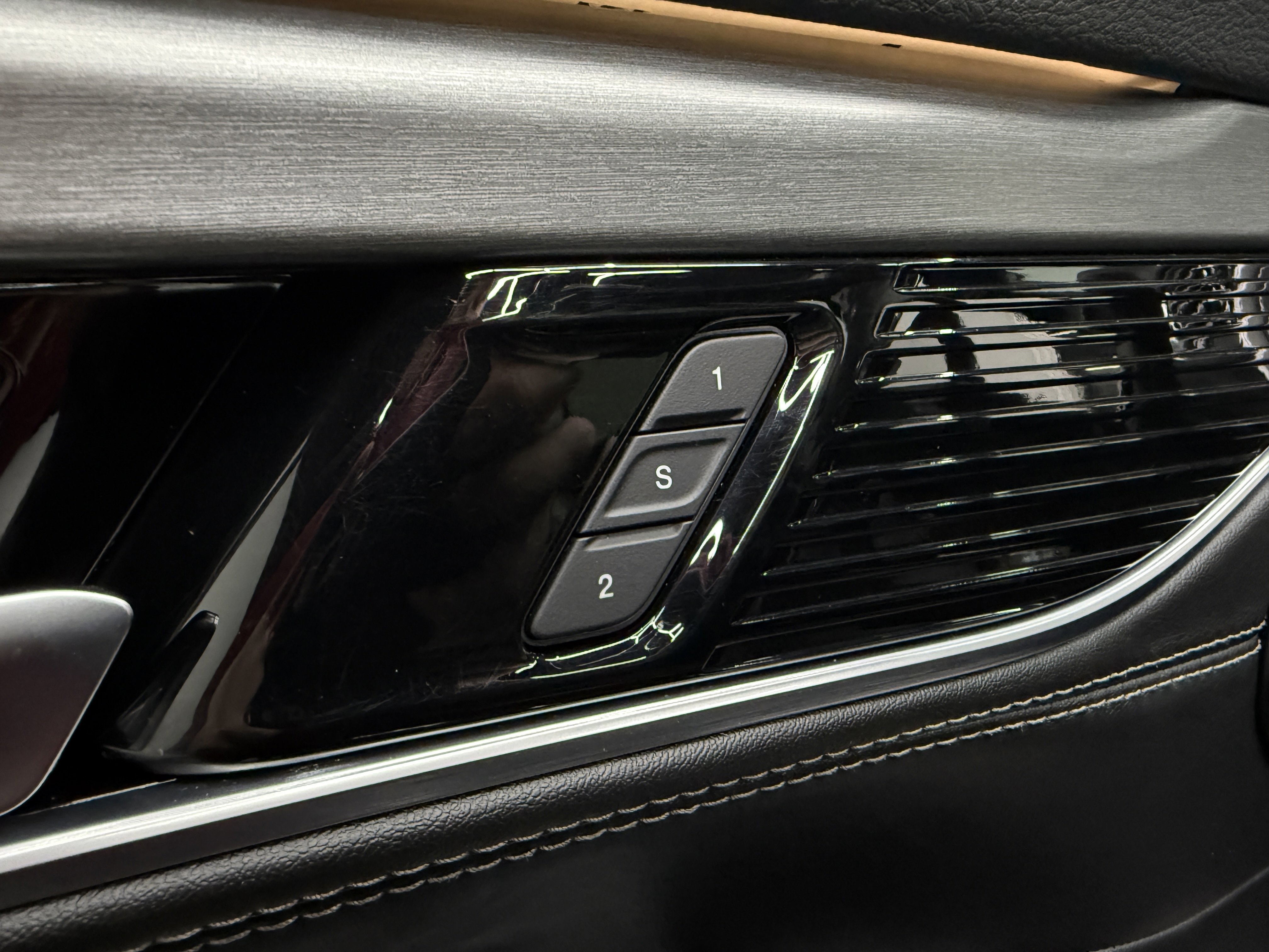 Used 2023 Jeep Wagoneer Series II AWD/4WD image 11