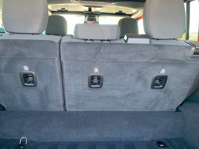 Used 2025 Jeep Wrangler Unlimited Sahara AWD/4WD image 19