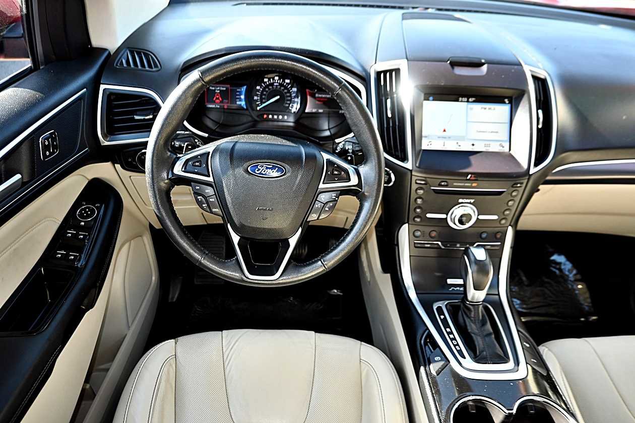 Used 2017 Ford Edge Titanium w/ Equipment Group 302A FWD image 12