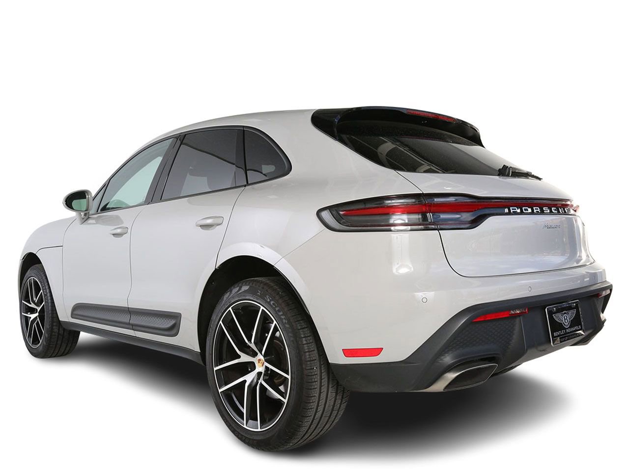 Used 2024 Porsche Macan AWD/4WD image 3