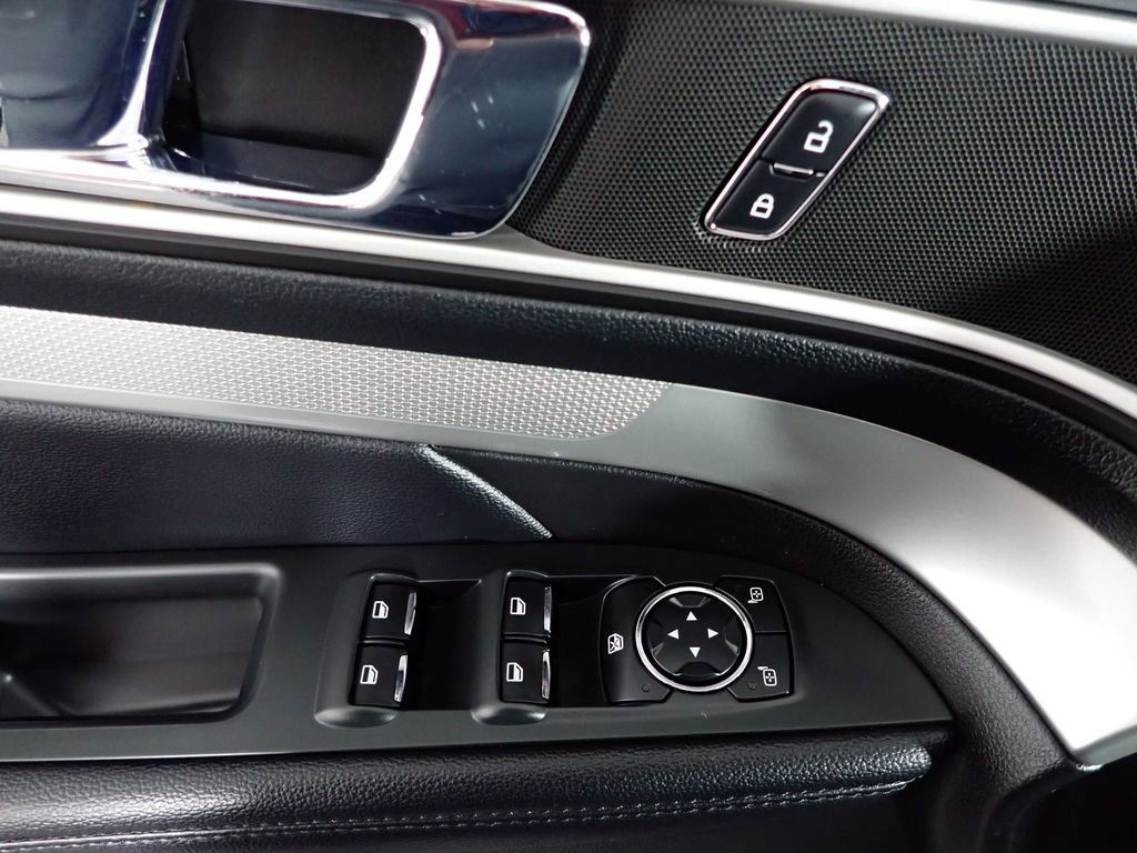 Used 2017 Ford Explorer XLT w/ Equipment Group 202A image 25