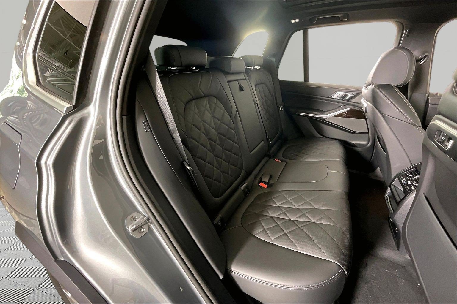 New 2026 BMW X5 xDrive40i w/ Premium Package AWD/4WD image 13