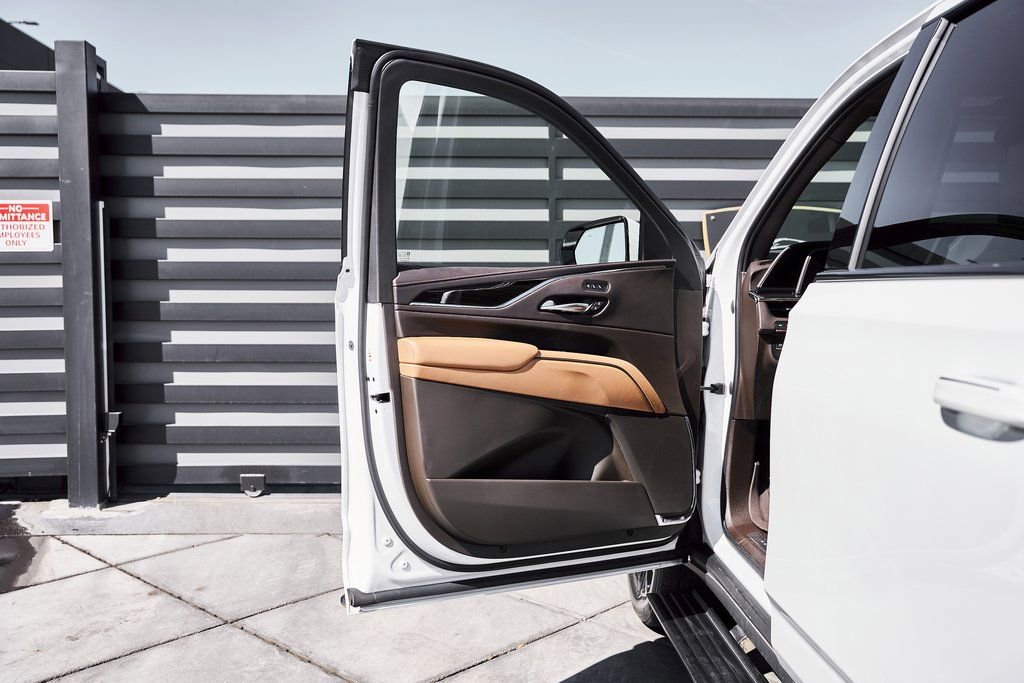 Used 2023 Cadillac Escalade ESV Sport w/ LPO, ONYX Package image 29