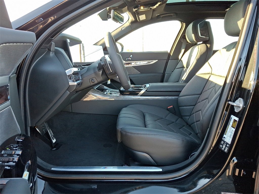 New 2026 BMW 760i xDrive w/ Executive Package image 11