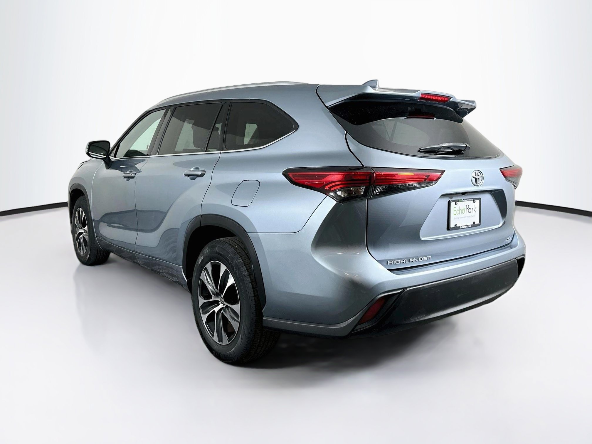 Used 2020 Toyota Highlander XLE FWD image 5