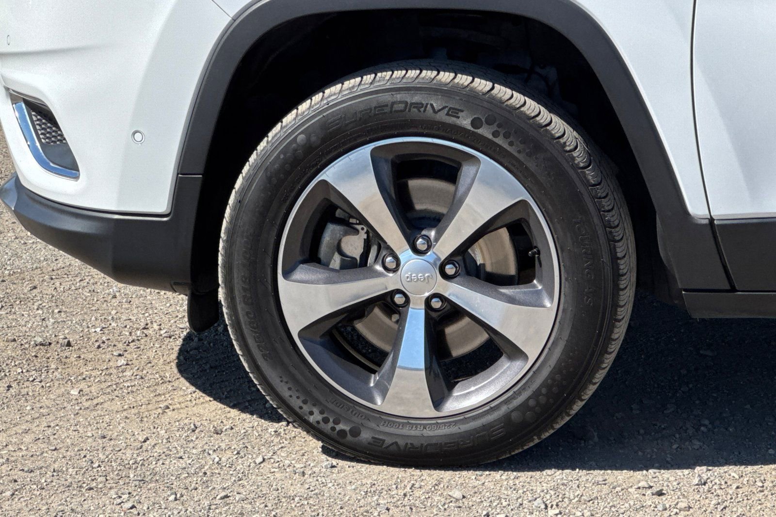 Used 2019 Jeep Cherokee Limited w/ Luxury Group AWD/4WD image 33