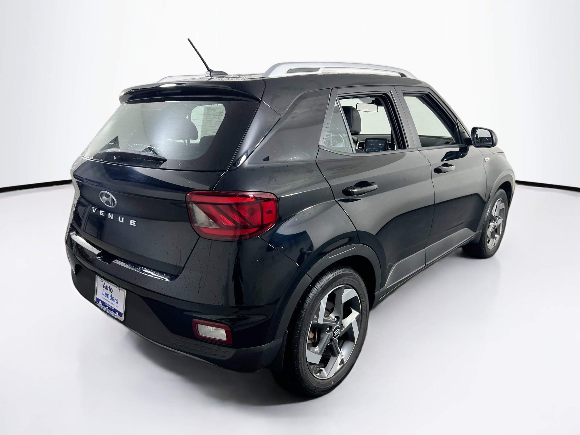 Used 2023 Hyundai Venue SEL image 5