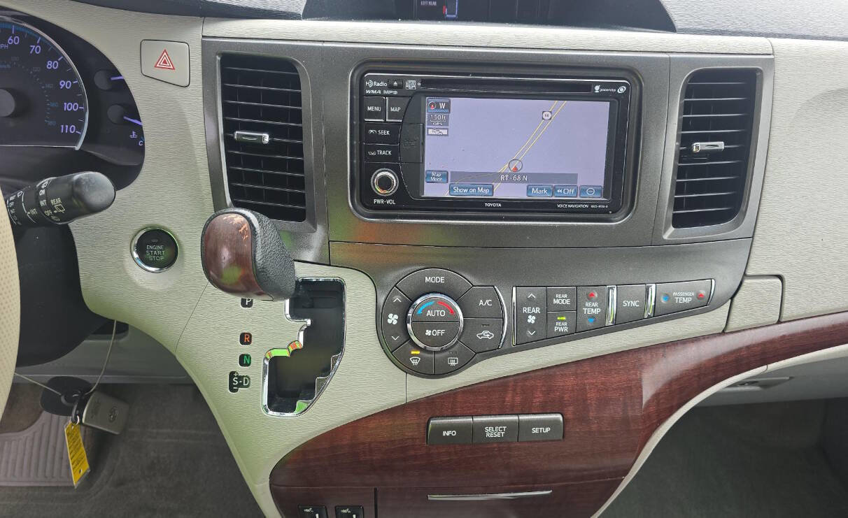 Used 2014 Toyota Sienna XLE image 18