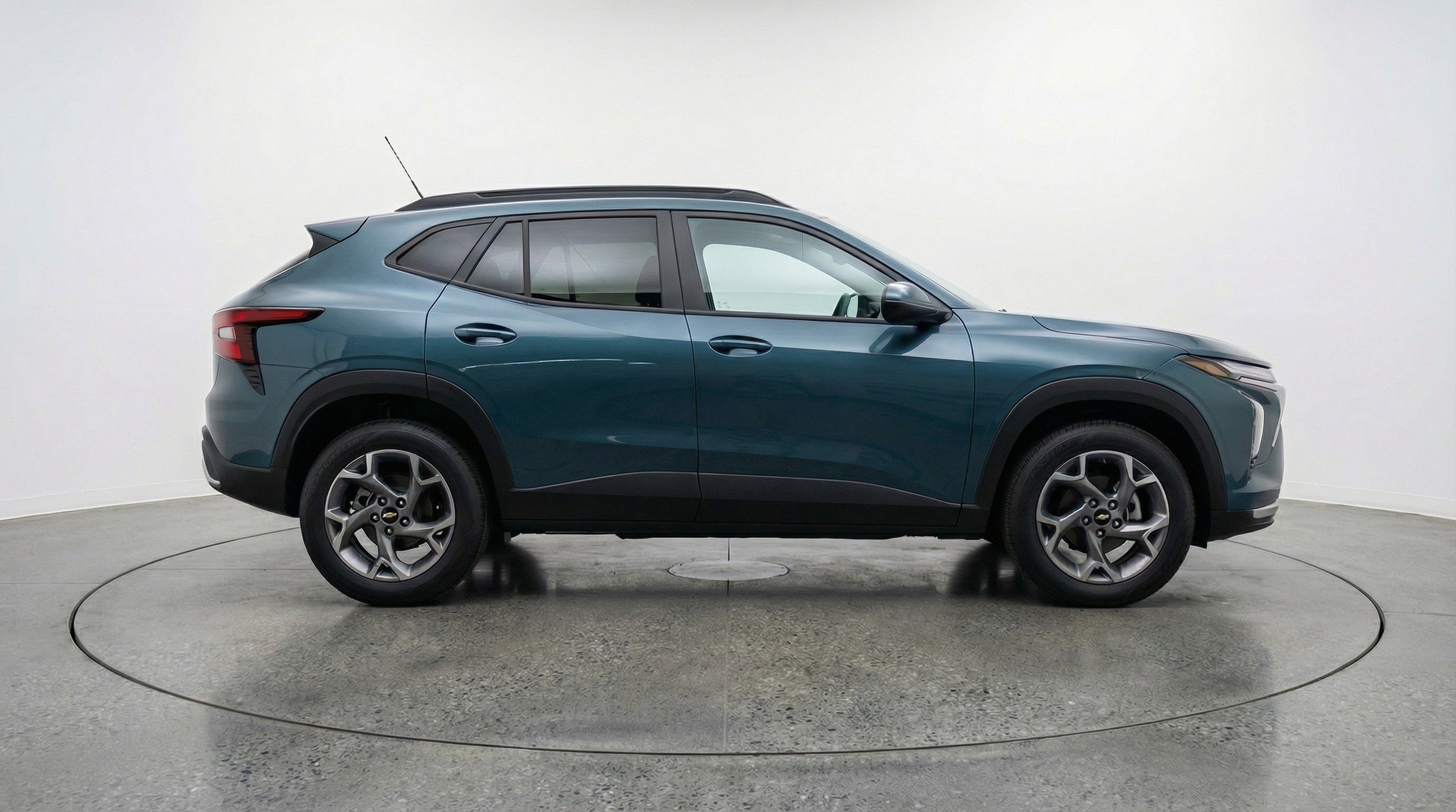 Used 2025 Chevrolet Trax LT w/ LT Convenience Package FWD image 11