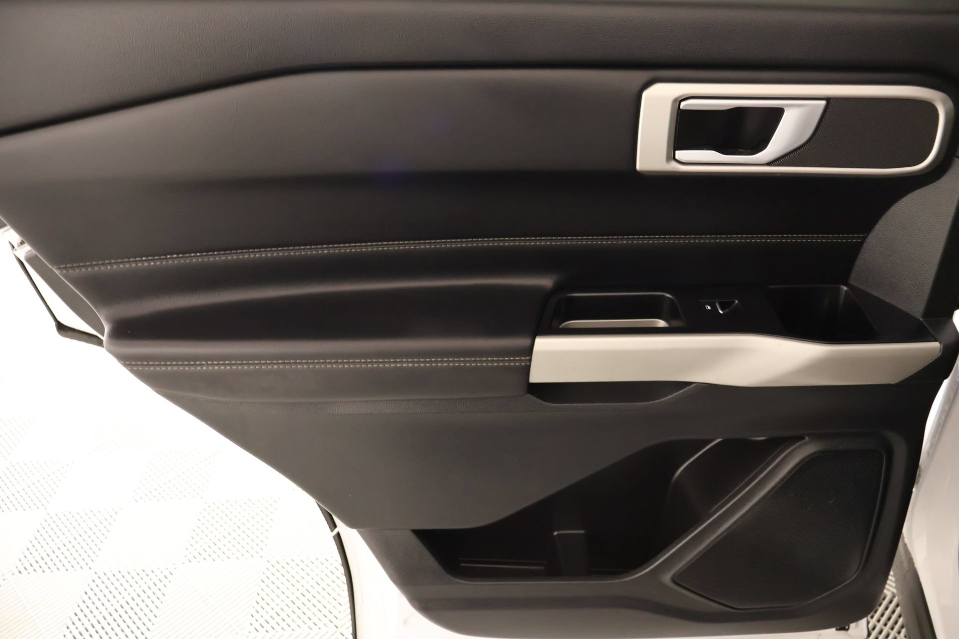 Used 2023 Ford Explorer XLT RWD image 17