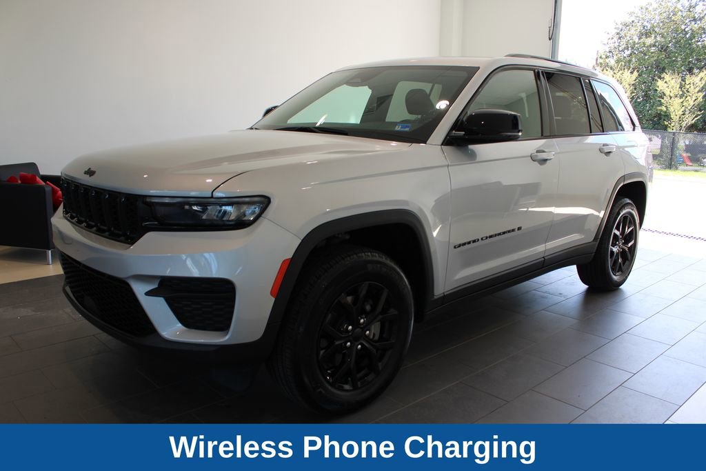 Used 2025 Jeep Grand Cherokee Altitude image 13