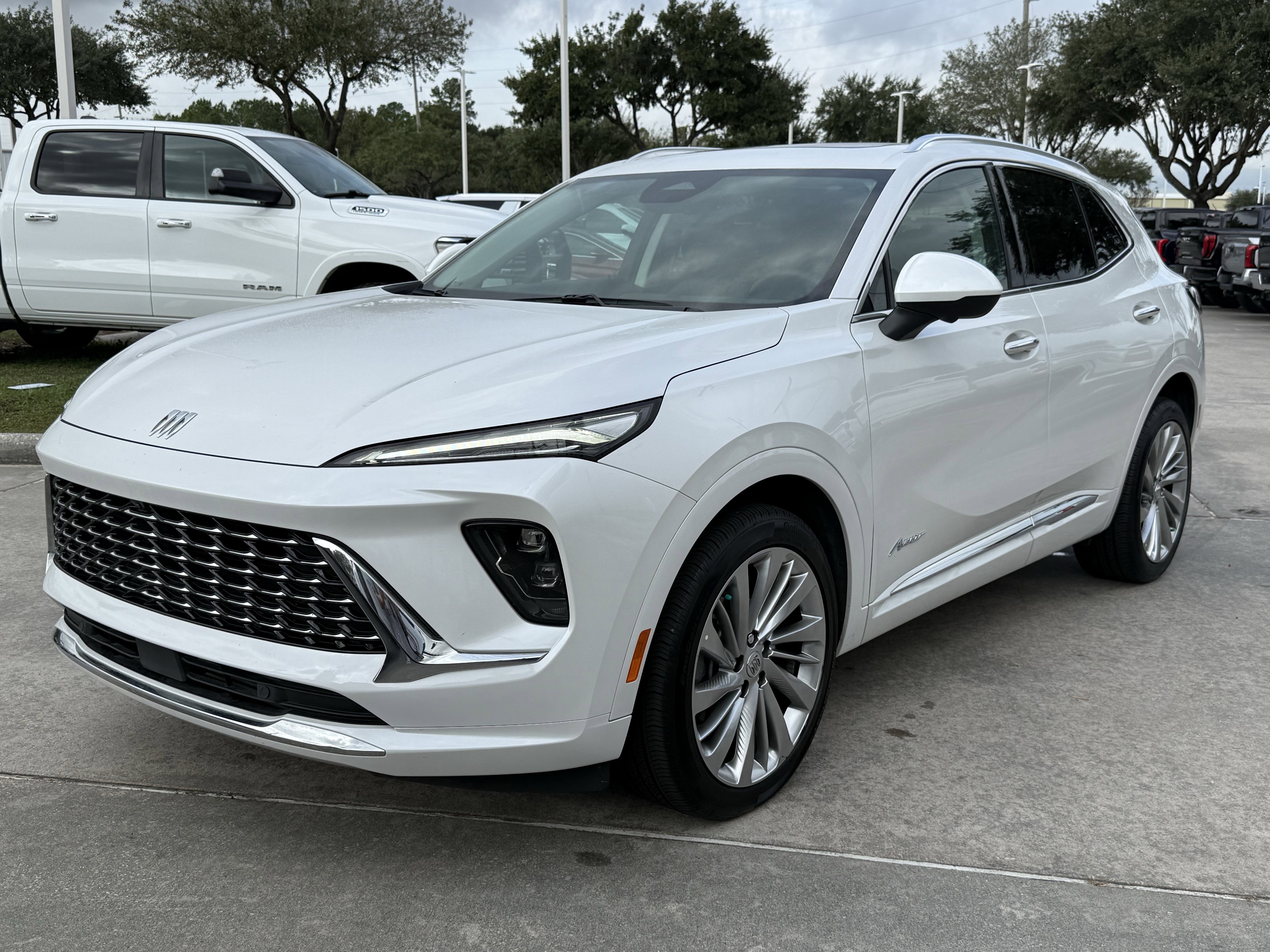 Used 2024 Buick Envision Avenir image 9