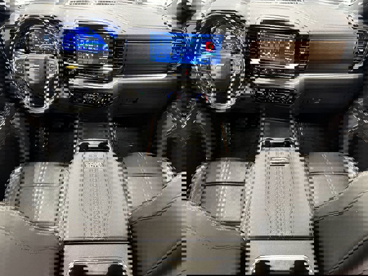 Used 2024 Chevrolet Silverado 2500 High Country w/ High Country Premium Package image 16